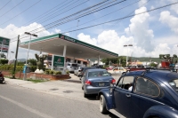 Lunes 30 de septiembre del 2013. Tuxtla Gutiérrez. Compras de pánico están ocasionando un intenso trafico en las cercanías de las gasolineras de la capital de Chiapas.