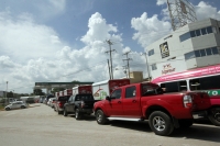 Lunes 30 de septiembre del 2013. Tuxtla Gutiérrez. Compras de pánico están ocasionando un intenso trafico en las cercanías de las gasolineras de la capital de Chiapas.