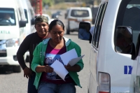 Martes 10 de enero del 2016. Chiapa de Corzo. Las comunidades de Paso Achiote protestan esta mañana en contra del Gasolinazo bloqueando la carretera vieja hacia San Cristóbal de manera intermitente en la salida de esta localidad de la ribera del Grijalva.