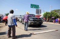 Martes 10 de enero del 2016. Chiapa de Corzo. Las comunidades de Paso Achiote protestan esta mañana en contra del Gasolinazo bloqueando la carretera vieja hacia San Cristóbal de manera intermitente en la salida de esta localidad de la ribera del Grijalva.
