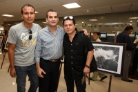 Lunes 22 de septiembre del 2013. Tuxtla Gutiérrez. Los autores Gonzalo Gurgha y Marcos Gracia presentan este medio día la muestra fotográfica Colores de Chiapas durante la inauguración de la Muestra Internacional de Libro 2013 en la UNACH.