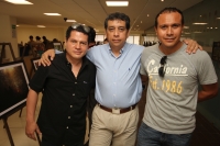 Lunes 22 de septiembre del 2013. Tuxtla Gutiérrez. Los autores Gonzalo Gurgha y Marcos Gracia presentan este medio día la muestra fotográfica Colores de Chiapas durante la inauguración de la Muestra Internacional de Libro 2013 en la UNACH.