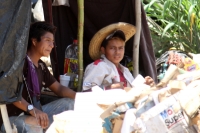 Julio del 2014. Tapachula, Chiapas. Niños, centroamericanos e indigentes pepenadores en el basurero municipal de esta ciudad de la frontera sur de México.