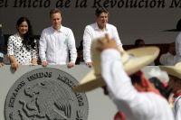 Martes 20 de noviembre del 2018. Tuxtla Gutiérrez. Manuel Velazco Coello, Gobernador del estado de Chiapas preside el desfile cÃÂvico militar del aniversario de la Revolución Mexicana, esta mañana en la capital de este estado del sureste de México Martes 20 de noviembre del 2018. Tuxtla Gutiérrez. Manuel Velazco Coello, Gobernador del estado de Chiapas preside el desfile cÃÂvico militar del aniversario de la Revolución Mexicana, esta mañana en la capital de este estado del sureste de México