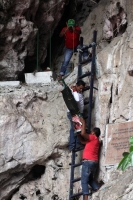 Viernes 12 de diciembre del 2014. Chiapa de Corzo, Los prestadores de servicios turísticos de las cooperativas de lancheros del Cañón del Sumidero realizan esta mañana su peregrinación hacia la Cueva de Colores dentro de este Parque Nacional en donde colo