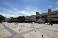 Jueves 11 de julio del 2013. Tuxtla Gutiérrez. Una preciosa muestra de la política en Chiapas es la entrada del edificio de la administración estatal, permanece tapiado desde hace varios meses.