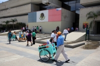 Jueves 11 de julio del 2013. Tuxtla Gutiérrez. Una preciosa muestra de la política en Chiapas es la entrada del edificio de la administración estatal, permanece tapiado desde hace varios meses.