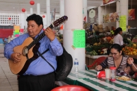 Sábado 2 de diciembre del 2017. Tuxtla Gutiérrez. Nuestros artistas callejeros rcorren los mercados y parques de la ciudad regalando a los curiosos la musicalidad que caracteriza a la provincia del sureste de México Sábado 2 de diciembre del 2017. Tuxtla Gutiérrez. Nuestros artistas callejeros rcorren los mercados y parques de la ciudad regalando a los curiosos la musicalidad que caracteriza a la provincia del sureste de México