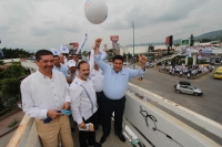 Jueves 14 de junio del 2012. Tuxtla Gutiérrez, Chiapas. Militantes de varios partidos polÃticos coinciden en los cruceros de la capital del estado de Chiapas para promover las diferentes candidaturas polÃticas en esta entidad del sureste de México. Jueves 14 de junio del 2012. Tuxtla Gutiérrez, Chiapas. Militantes de varios partidos polÃticos coinciden en los cruceros de la capital del estado de Chiapas para promover las diferentes candidaturas polÃticas en esta entidad del sureste de México.