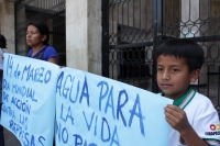 Lunes 14 de marzo del 2016. Tuxtla Gutiérrez. Miembros de ONG´s se manifiestan en las instalaciones del congreso de Chiapas exigiendo mayores medidas de seguridad para Gustavo Castro quien permanece en Honduras después del asesinato de la activista Berta 