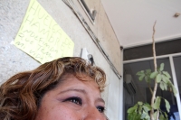 Lunes 20 de enero del 2014. Tuxtla Gutiérrez. Una mujer permanece en la entrada de las instalaciones de la PGJE-Chis en huelga de hambre para exigir garantías a su integridad después de recibir amenazas y llamadas telefónicas en la comunidad de San Fernan