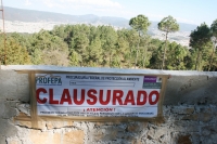 San Cristóbal de Las Casas, Chis. 21 de Enero. Inspectores de la delegación en Chiapas de la Procuraduría Federal de Protección al Ambiente (PROFEPA) colocó sellos de clausura y suspensión de una obra que se realizaba en un predio ubicado en la ranchería 