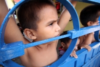 Julio del 2014. Tapachula de Córdoba y Ordoñez. Los Niños Hondureños. Después de vivir el éxodo ocasionado por la violencia en Honduras, acosados y perseguidos por los mareros, continúan el camino hacia el norte intentando olvidar la venganza que sus jóve