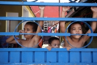 Julio del 2014. Tapachula de Córdoba y Ordoñez. Los Niños Hondureños. Después de vivir el éxodo ocasionado por la violencia en Honduras, acosados y perseguidos por los mareros, continúan el camino hacia el norte intentando olvidar la venganza que sus jóve