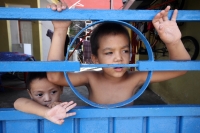 Julio del 2014. Tapachula de Córdoba y Ordoñez. Los Niños Hondureños. Después de vivir el éxodo ocasionado por la violencia en Honduras, acosados y perseguidos por los mareros, continúan el camino hacia el norte intentando olvidar la venganza que sus jóve