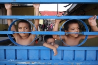 Julio del 2014. Tapachula de Córdoba y Ordoñez. Los Niños Hondureños. Después de vivir el éxodo ocasionado por la violencia en Honduras, acosados y perseguidos por los mareros, continúan el camino hacia el norte intentando olvidar la venganza que sus jóve