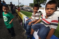 Julio del 2014. Tapachula de Córdoba y Ordoñez. Los Niños Hondureños. Después de vivir el éxodo ocasionado por la violencia en Honduras, acosados y perseguidos por los mareros, continúan el camino hacia el norte intentando olvidar la venganza que sus jóve Julio del 2014. Tapachula de Córdoba y Ordoñez. Los Niños Hondureños. Después de vivir el éxodo ocasionado por la violencia en Honduras, acosados y perseguidos por los mareros, continúan el camino hacia el norte intentando olvidar la venganza que sus jóve