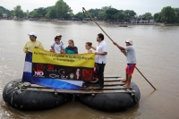 Julio del 2014. Tapachula de Córdoba y Ordoñez. Los Niños Hondureños. Después de vivir el éxodo ocasionado por la violencia en Honduras, acosados y perseguidos por los mareros, continúan el camino hacia el norte intentando olvidar la venganza que sus jóve