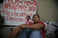 Varias familias de militantes del MOCRI se plantan en las estradas del edificio de gobierno de Chiapas para sumarse a la huelga de hambre que sostienen los presos políticos de varias organizaciones en los penales del estado.