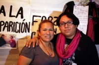 Domingo 22 de marzo del 2015. San Cristóbal de las Casas. Luis Margaret Castillo Mora en huelga de hambre en el atrio de la catedral de San Cristóbal recibe la visita de Darwin Petate esta noche.