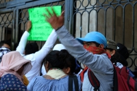 Miércoles 31 de octubre del 2018. Tuxtla Gutiérrez. Las protestas de los maestros idóneos continúan este medio dí­a en la entrada del Congreso chiapaneco.