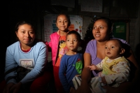 Viernes 27 de diciembre del 2013. Las familias en situación de pobreza reciben alimentos y  despensas del Banco de Alimentos del Centro de Chiapas Maná (Asociación Mexicana de Bancos de Alimentos) quien rescata los productos alimentarios directamente de l