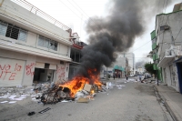 Mayo del 2015. Tuxtla Gutiérrez. Durante la jornada de incendios de edificios de partidos políticos del Movimiento Magisterial.