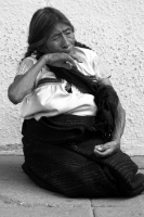 Miércoles 3 de enero del 2018. Tuxtla Gutiérrez. Una de cientos de indigentes descansa en las cercaní­as de la plaza central de la ciudad.