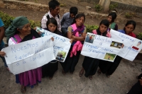Lunes 2 de mayo del 2016. Tuxtla Gutiérrez. Familiares de los vendedores ambulantes detenidos durante los enfrentamientos en el congreso local, piden la liberación de los indígenas quienes fueron detenidos al ser confundidos con quienes se enfrentaron con