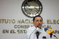 Lunes 11 de mayo del 2015. Tuxtla Gutiérrez. Edgar Humberto Arias Alba, delegado del INE en Chiapas, habla en conferencia de prensa sobre los puntos rojos dentro del mapa electoral en el proceso que compone las elecciones del próximo mes de junio en este 