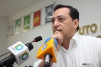Lunes 11 de mayo del 2015. Tuxtla Gutiérrez. Edgar Humberto Arias Alba, delegado del INE en Chiapas, habla en conferencia de prensa sobre los puntos rojos dentro del mapa electoral en el proceso que compone las elecciones del próximo mes de junio en este 