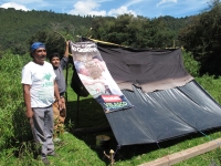 Viernes 5 de octubre del 2012. San Cristóal de las Casas, Chiapas. Grupos de indígenas tsotsiles invadieron un terreno conocido cono rancho Ellar ubicado en la Calzada San Martin No. 110, antes camino a San Juan Chamula, ya empezaron a construir chozas d 