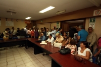 Jueves 2 de agosto del 2012. Tuxtla Gutiérrez, Chiapas. Trabajadores pensionados del ISSTECH toman las instalaciones de esta dependecia estatal y exigen que se esclaresca donde se encuentran los fondos económmicos que pertenecen a los trabajadores del est