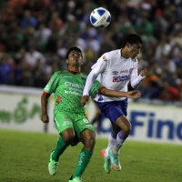 Sábado 18 de enero del 2014. Tuxtla Gutiérrez. Aspectos del partido de esta noche entre jaguares de Chiapas y el Cruz Azul.