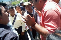 Guillen/Imágenes de la confrontación entre alumnos de las Escuela Intercultural Jacinto Canek y autoridades de la SEP en el municipio de Zincantán.