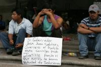 Lunes 1 de Marzo. Jornaleros desalojados de la finca Liquidámbar piden la intervención de las autoridades estatales para que les sea resuelta su situación laboral.