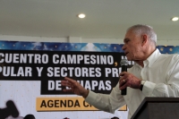 Sábado 16 de diciembre del 2017. Tuxtla Gutiérrez. José Antonio Aguilar Bodegas, renuncia al Partido Institucional esta mañana durante el encuentro de Organizaciones y sectores productivos de Chiapas.