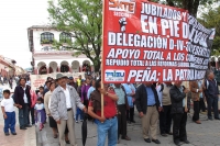 Sábado 26 de octubre del 2013. San Cristóbal de las Casas. Jubilados, colonos y padres de familia marchan en apoyo del movimiento magisterial este medio día por las avenidas de esta colonial ciudad.