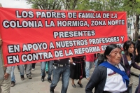 Sábado 26 de octubre del 2013. San Cristóbal de las Casas. Jubilados, colonos y padres de familia marchan en apoyo del movimiento magisterial este medio día por las avenidas de esta colonial ciudad.