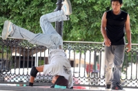 Domingo 9 de febrero del 2014. Tuxtla Gutiérrez. Los jóvenes aprovechan los espacios urbanos para realizar actividades deportivas a falta de opciones dentro de las instituciones estatales.