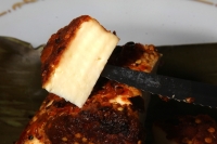 Sábado 22 de junio del 2013. La elaboración del queso tradicional en San Cristóbal de las Casas tiene una fuerte influencia naturista presente en su condimentación a base de especies, condimentos  y hierbas aromáticas.