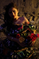 Martes 6 de enero del 2014. Chiapa de Corzo. Las Chiapanecas vestida de tul y lino, de negro y coloridas flores, acompañan a los danzantes Parachicos durante la Fiesta Grande de Enero con la elegante belleza de las mujeres de la ribera del rio Grijalva y 