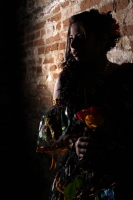 Martes 6 de enero del 2014. Chiapa de Corzo. Las Chiapanecas vestida de tul y lino, de negro y coloridas flores, acompañan a los danzantes Parachicos durante la Fiesta Grande de Enero con la elegante belleza de las mujeres de la ribera del rio Grijalva y 