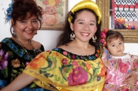 Martes 20 de enero del 2014. Chiapa de Corzo. La Mujer Chiapaneca. Las bellas mujeres de la comunidad ribereña son el motor y alegría de la Fiesta Gran de Enero, acompañando la danza de los Parachicos o retomando su femenina posición en las danzas de las 