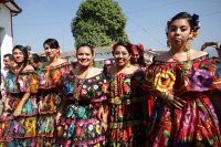 Martes 20 de enero del 2014. Chiapa de Corzo. La Mujer Chiapaneca. Las bellas mujeres de la comunidad ribereña son el motor y alegría de la Fiesta Gran de Enero, acompañando la danza de los Parachicos o retomando su femenina posición en las danzas de las 