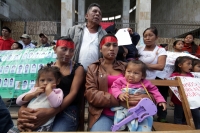 Jueves 27 de noviembre del 2014. Tuxtla Gutiérrez. Dos mujeres más se suturan los labios eta mañana para continuar la huelga de hambre que mantienen en las entradas del congreso de Chiapas exigiendo la libertad de un campesino de una comunidad de Ixtapa Jueves 27 de noviembre del 2014. Tuxtla Gutiérrez. Dos mujeres más se suturan los labios eta mañana para continuar la huelga de hambre que mantienen en las entradas del congreso de Chiapas exigiendo la libertad de un campesino de una comunidad de Ixtapa