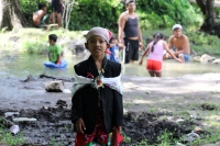 Domingo 6 de agosto del 2017. Los pobladores de lugar conocido como La Laguna en la comunidad Monte Cristo reciben esta mañana las imágenes de las Vírgenes de Copoya quienes son veneradas a unos metros de una vertiente de agua. Los danzantes realizan un r