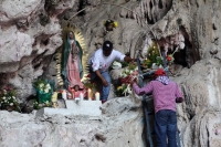Lunes 12 de diciembre del 2016. Chiapa de Corzo. Los lancheros de los servicios turísticos del malecón de la ciudad de Chiapa de Corzo, realizan la peregrinación de lanchas en las aguas del rio Grijalva hacia la formación rocosa llamada la Cueva de Colore