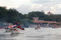 Jueves 12 de diciembre del 2013. Chiapa de corzo. Los lancheros turísticos de la Ribera del Grijalva realizan esta madrugada la 25ª peregrinación dentro de las aguas del Cañón del Sumidero.
