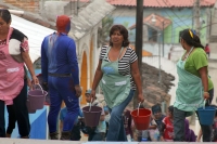 Martes 4 de marzo del 2014. San Fernando, Chiapas. Las Pebles son grupos de jóvenes que irrumpen con las festividades del Carnaval Zoque en la comunidad San Fernando, armados con bolsas de pintura, botellas de agua encalada y huevos convierten esta locali